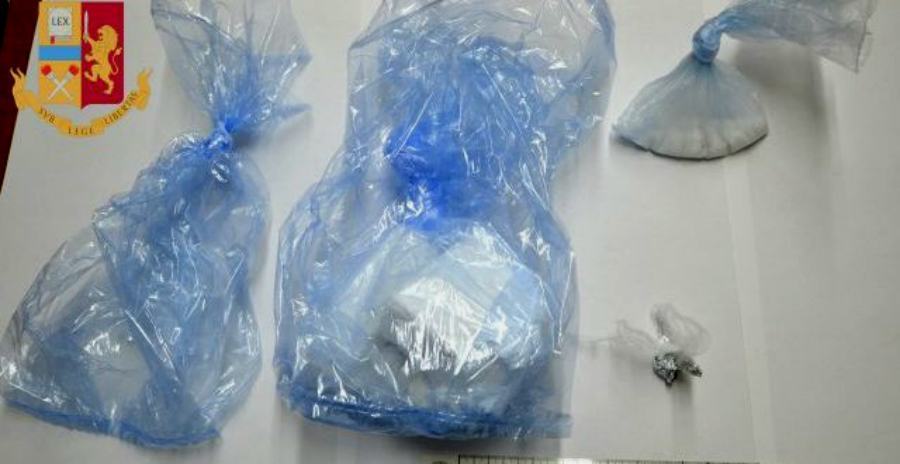 droga agente polizia penitenziaria