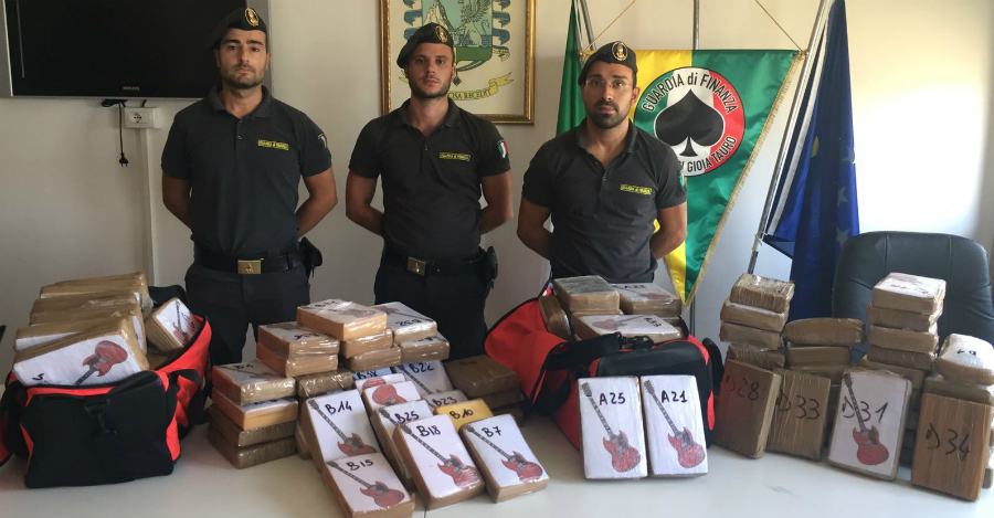 Scoperti 218 chili di droga nel "porto della cocaina" per un valore di 43 milioni di euro 53 droga porto gioia tauro finanza