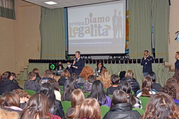 PretenDiamo Legalità, il Questore di Cosenza incontra i giovani 53 dueeeee