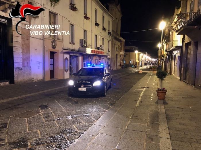 Si scaglia con un coltello contro la figlia e la nuora, arrestato 51 e09b885f6108dde867e6e622e1d6b0b1