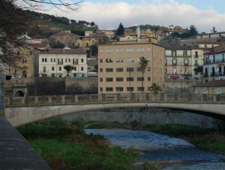 Cosenza, 43enne non può vedere i figli e tenta il suicidio 51 ed19397e6c564d3e26997eab94ee95f3