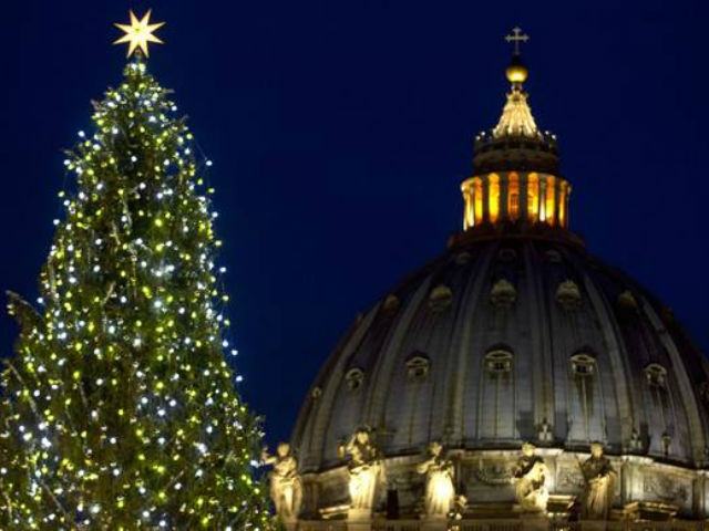 Inaugurata l'illuminazione dell'albero di Natale 'catanzarese' di piazza San Pietro 51 ee92dc3c4c092cd839c56b70a0c0d328