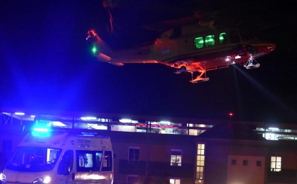 Schiacciata da un'auto che stava facendo manovra nel giardino di casa: grave 42enne 51 elisoccorso notte 2
