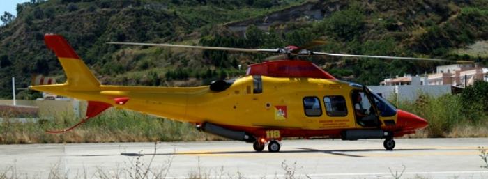 Anziana resta travolta dal crollo del solaio di una casa: ricoverata in gravi condizioni 51 elisoccorso1