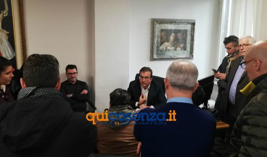 emergenza abitativa riunione cosenza sindaco occhiuto