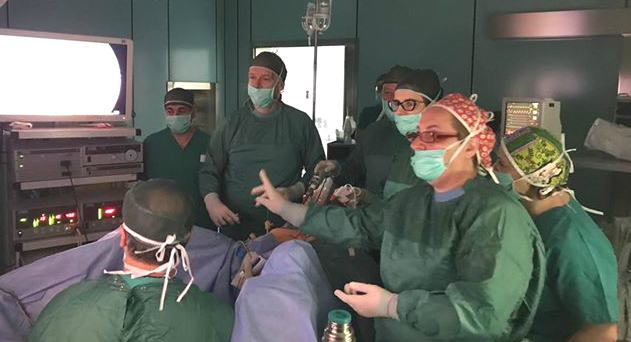 Sanità, eseguite due Isterectomie laparoscopiche con “tecnica a quattro mani” 51 equipe sala operatoria lamezia