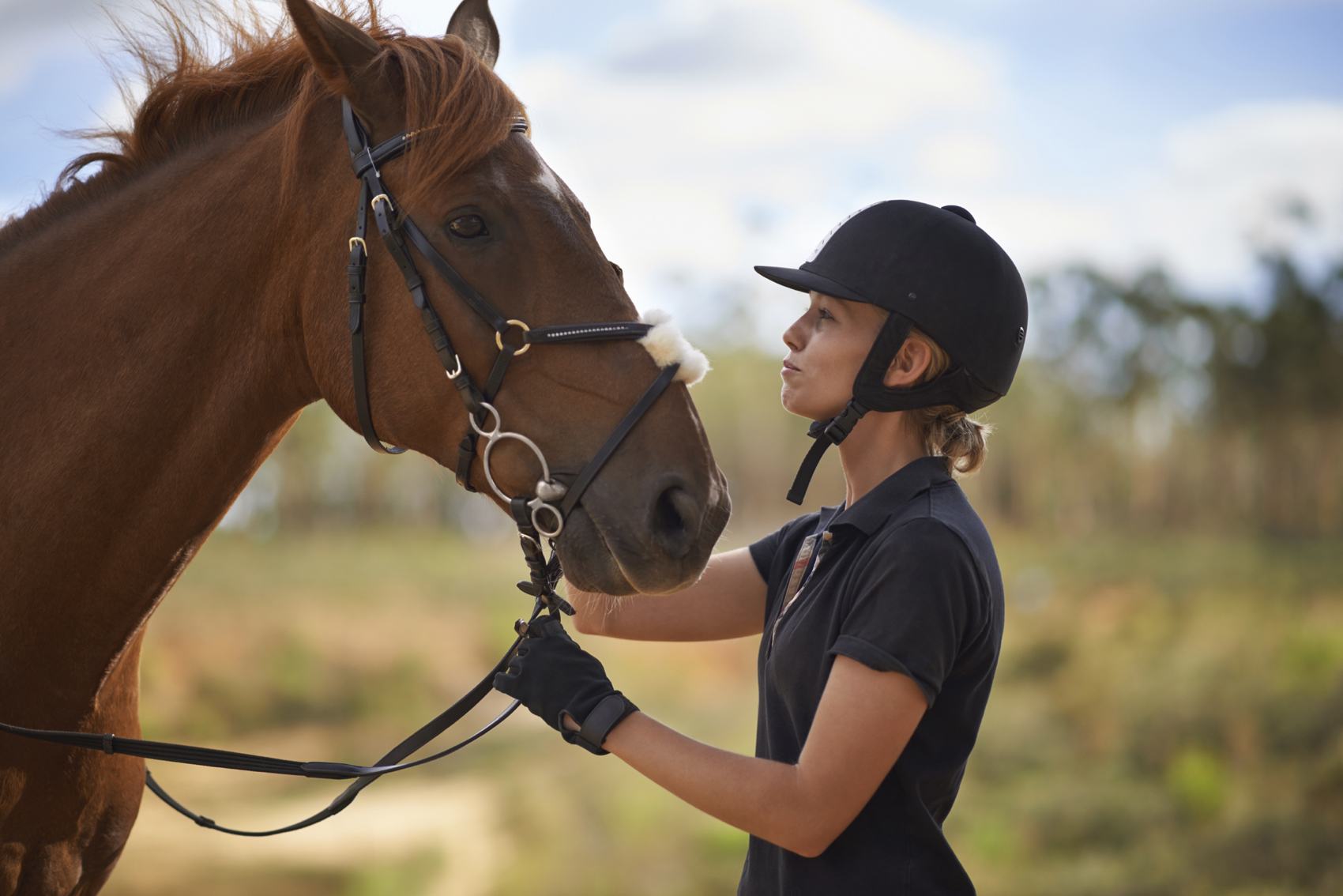 Suggestive passeggiate a cavallo sui sentieri della Sila, oggi e domani 71 equitazione ragazza