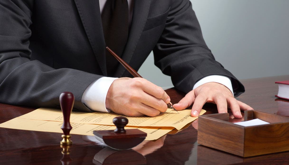 Falsifica il testamento per ottenere un'eredità da oltre centomila euro 51 eredita 1217