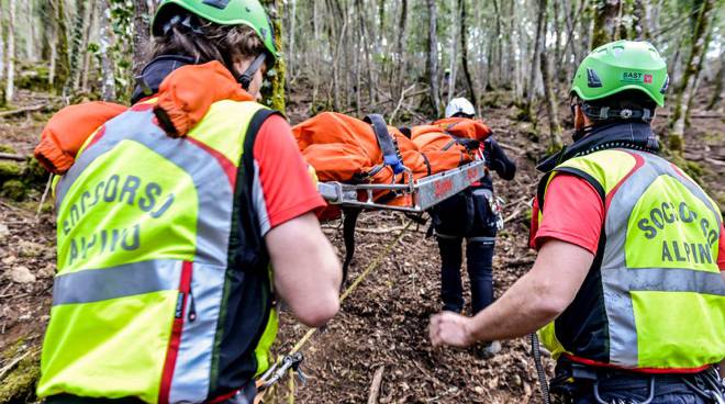 Uomo perde la vita tra le montagne di Rossano 51 esercitazione soccorso alpino