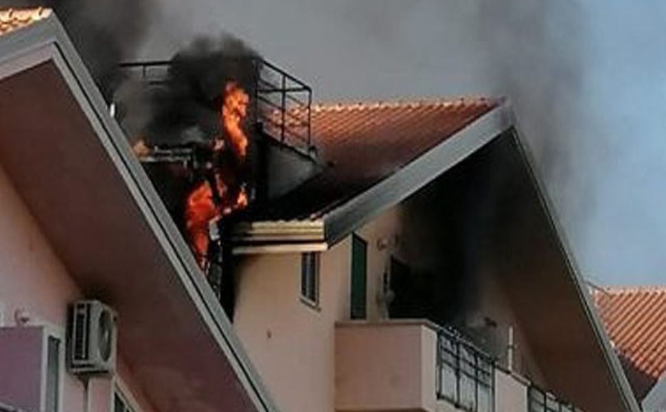 Attimi interminabili di paura ad Amantea: in fiamme attico del centro cittadino 51 esplosione caldaia amantea 13022022 01 1