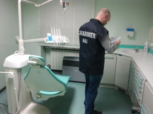 Riaperto lo studio dentistico degli odontotecnici "furbi" 59 f257e3450fbddcc85c53570292e962df