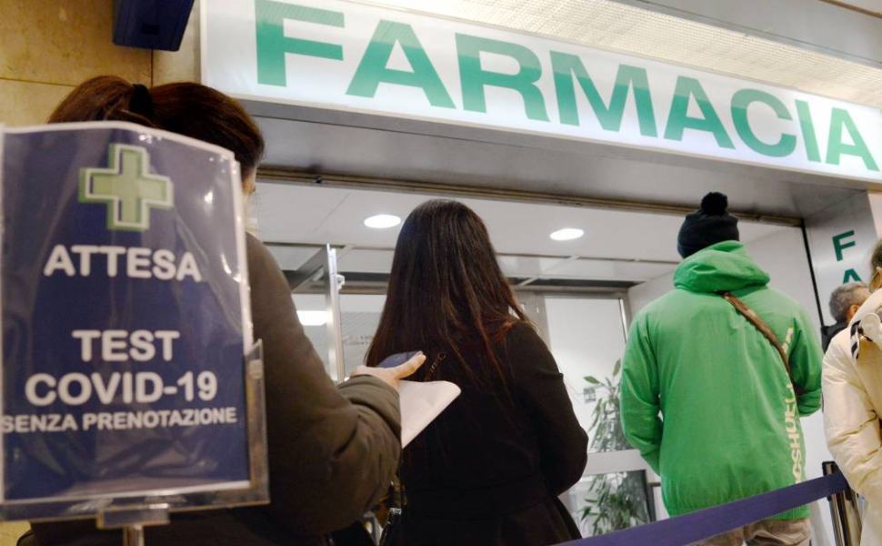 farmacia fila tamponi 01