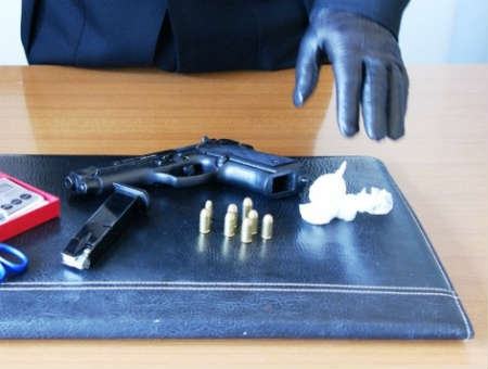 Gioia Tauro: arrestato 44enne per droga e armi 76 fdcf76798e96ed3f7279e17b40317102