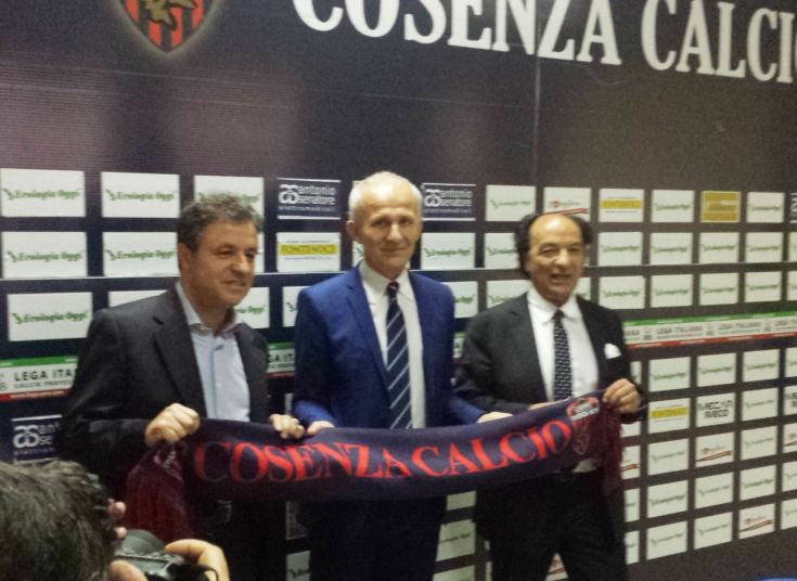 Cerri: "qui per dare continuità al progetto Cosenza". Guarascio: "nessun proclamo, lotteremo sul campo" 68 federcio guarascio cerri 02