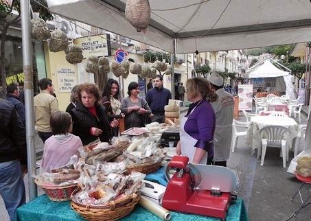 Fiera di Ognissanti ad Amantea, fino a domani sul lungomare stand e gastronomia 188 fiera amantea