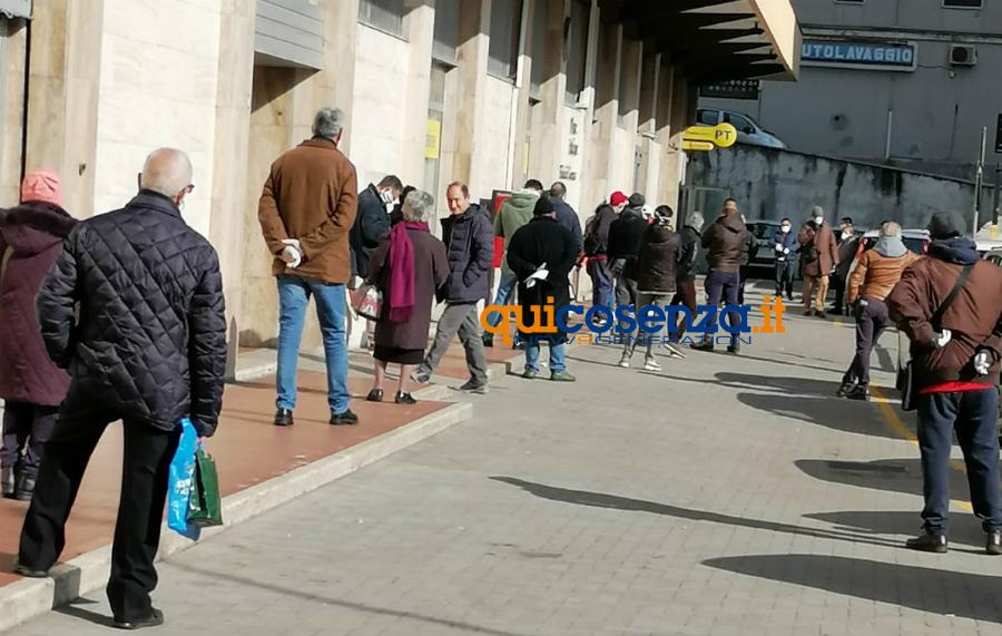 A Cosenza le Poste sono in affanno e la Cisl scrive al delegato "troppe problematiche" 52 fila poste 02 1