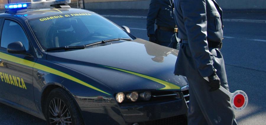 Fermati sulla statale 106 con cocaina per trentamila euro 51 finanza posto blocco 1