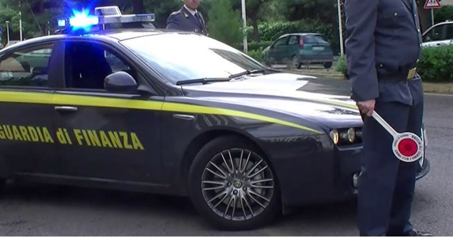 Marijuana e sostanze dopanti, arrestati due ventenni 51 finanza posto blocco 2