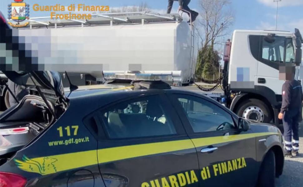 finanza sequestro petroli camorra