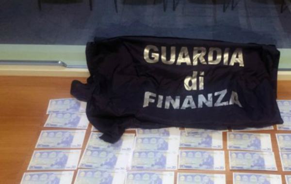 finanza-soldi-falsi
