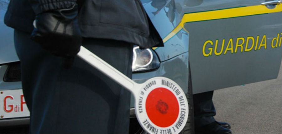 finanzieri investiti da nordafricano in fuga