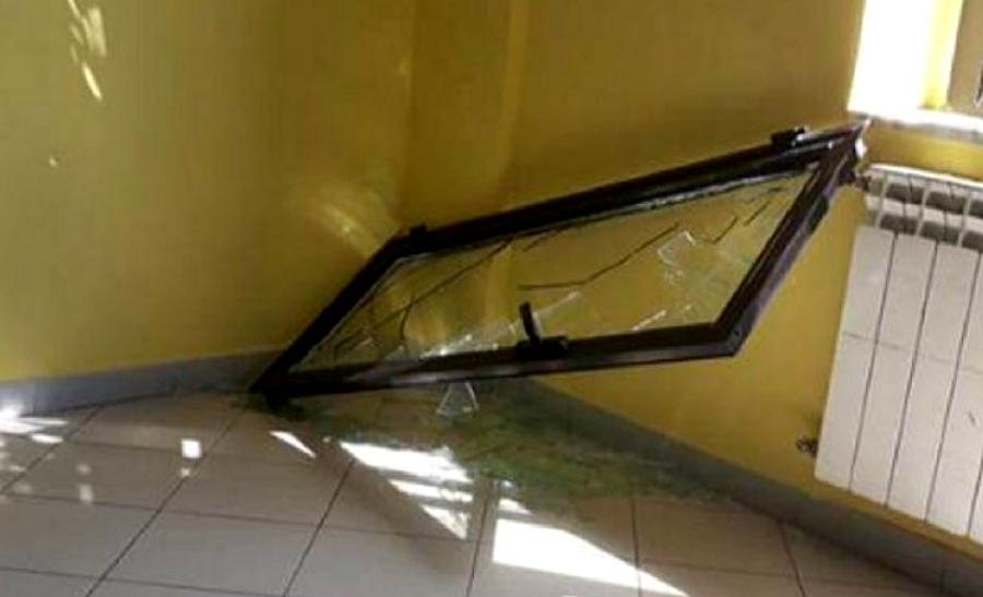 finestra rotta scuola