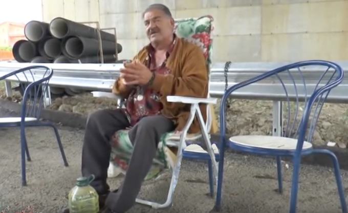 In libertà i due arrestati per aver protestato contro l'Anas minacciando di darsi fuoco 51 firmo protesta 534
