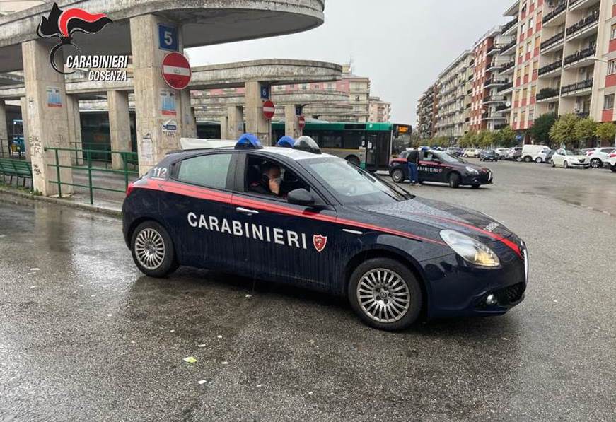 Cosenza: tenta di rapinare una donna, arrestato 22enne 51 foto autostazione