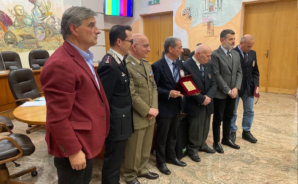 foto di gruppo con le autorita intervenute