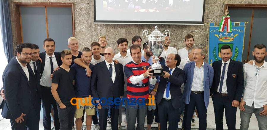 foto gruppo cosenza al comune 01