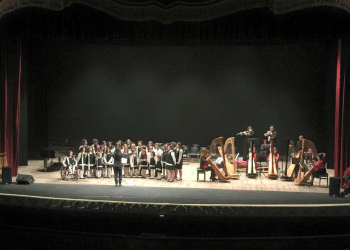 foto piccolo coro teatro rendano