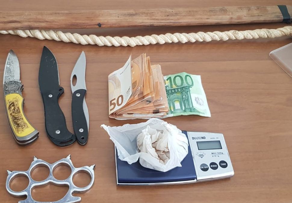 Spaccio di droga e possesso di armi, due arresti 51 foto sequestro 28 maggio 1