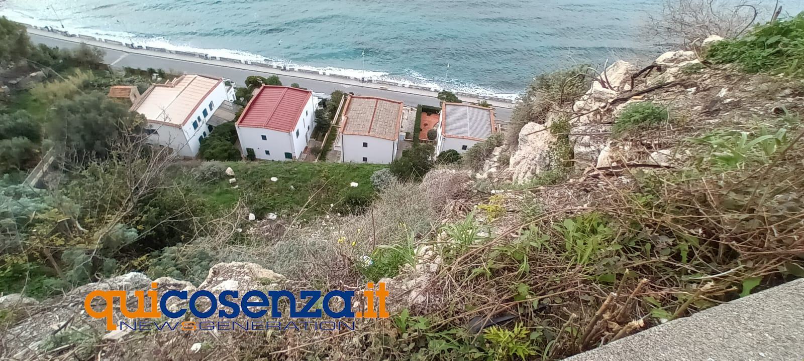 San Lucido, frana un costone a ridosso di galleria ferroviaria e abitazioni 54 frana san lucido 4 LOGO