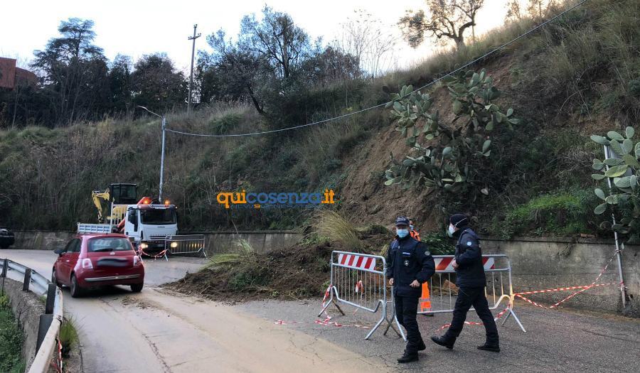 Nuova frana nei pressi del Mariano Santo, fango e detriti sulla strada 55 frana via corsonello mariano santo 2020 02