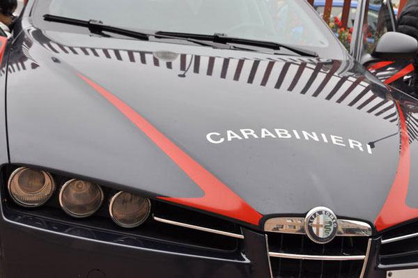 Una serra di marijuana in camera da letto, arrestato cuoco di 27 anni 51 auto carabinieri