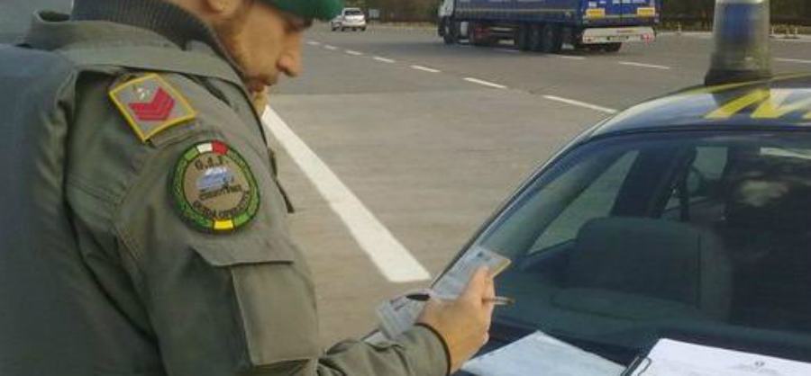 Bloccati alla frontiera con un assegno da 100 milioni di euro, uno è calabrese 51 frontiera controlli