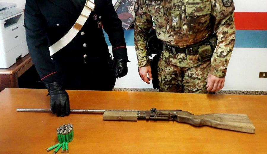 Fucile nascosto in un tubo di ceramica, arrestato 64enne - VIDEO 51 fucile plati carabinieri