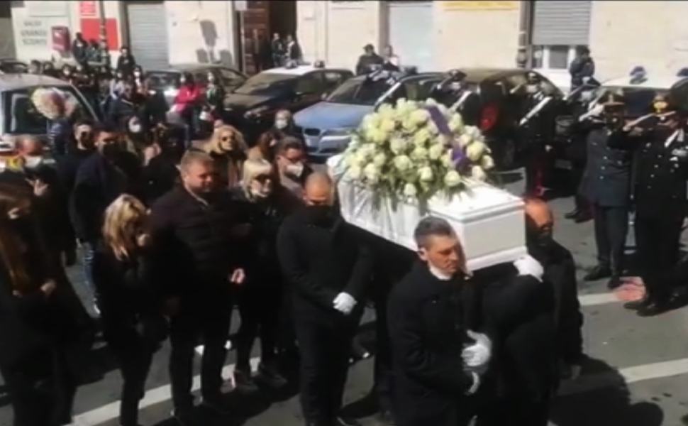 Funerali di Taisiia, parroco: "qui e in guerra le sofferenze delle azioni di bullismo" 51 funerali bimba ucraina crotone