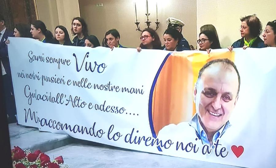 Palloncini neri per salutare l'imprenditore della sanità morto con tre suoi operai 51 funerali massimo marrelli
