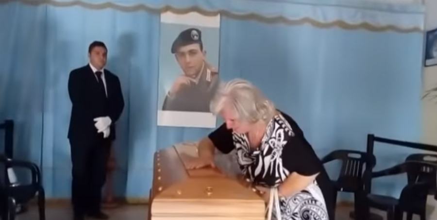 Funerali Vinci: "Non porteremo all'asilo i suoi figli ma andremo nei tribunali a chiedere giustizia" 55 funerali matteo vinci rosaria scarpulla
