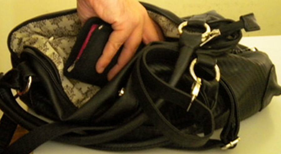 furto borsetta portafogli