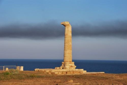 Arrestati due 'tombaroli' sorpresi a saccheggiare il tempio di Hera Lacina 51 furto capo colonna