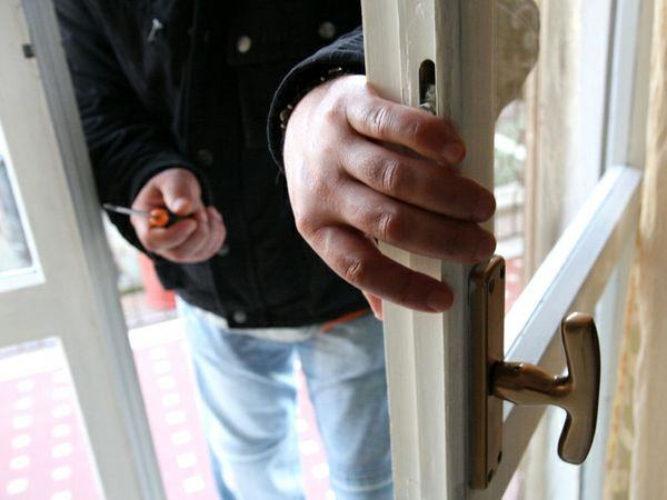 Ventottenne sorpreso a San Nicola Arcella mentre rubava in un appartamento 212 furto in casa