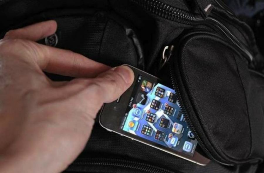 Cellulare finito nelle mani sbagliate: volevano estorcere denaro ad una donna, tre rumeni in manette 51 furto telefonino 610x400 1