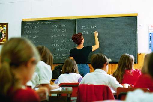Primo giorno di scuola, lettera del sindaco sui banchi degli scolari cosentini 56 SCUOLA-OCCHIUTO