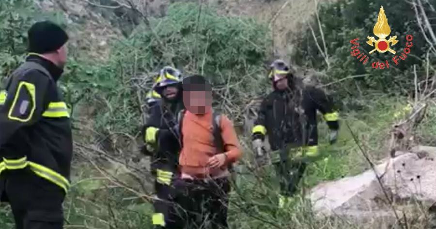 giovane salvato vigili fuoco 02