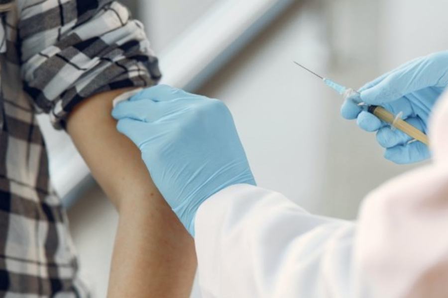 Diciottenni vaccinati a Cariati, La Regina: "è in corso un'indagine interna" 51 giovane vaccinato