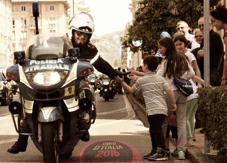 Giro d’Italia in Calabria, interruzioni momentanee della viabilità 77 giro1