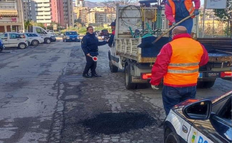Cosenza tra dissesto e buche, le rassicurazioni "risolveremo tutte le criticità" 51 gli interventi sul manto stradale