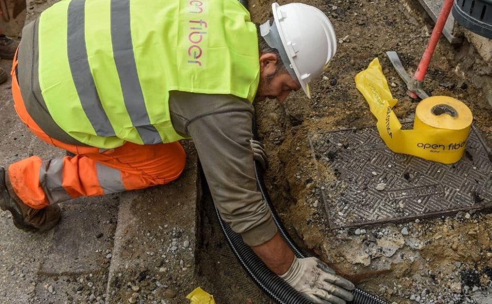Fibra ottica a Cosenza, modifiche al traffico da lunedì per i lavori in città 51 gli scavi di Open Fiber cosenza
